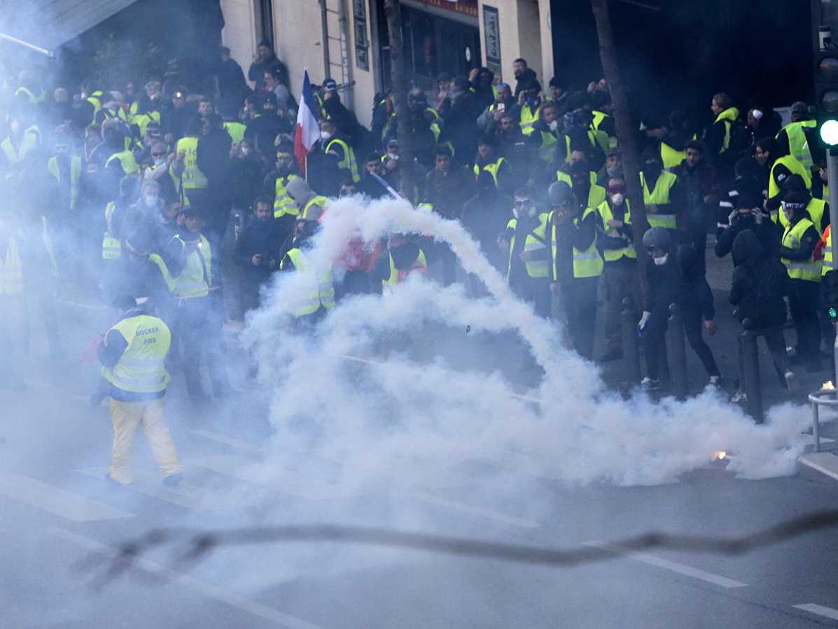 Число задержанных в ходе протестов в Париже возросло до 30 человек