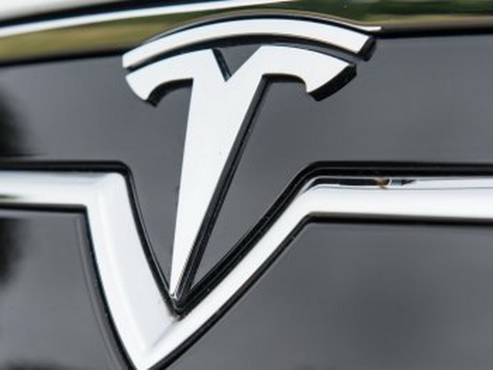Tesla намерена уволить тысячи сотрудников