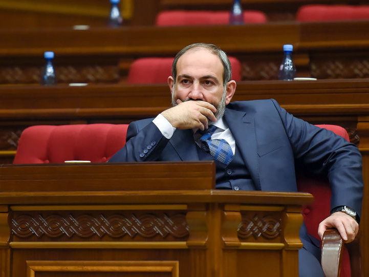Премьер Армении «оправдал» выписавших себе премии губернаторов