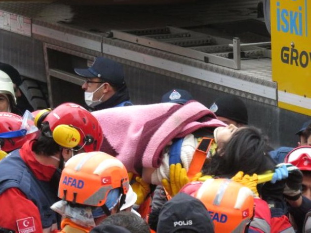 Чудесное спасение: В Стамбуле из-под завалов спасена девочка, пробывшая под руинами 19 часов – ОБНОВЛЕНО – ВИДЕО – ФОТО