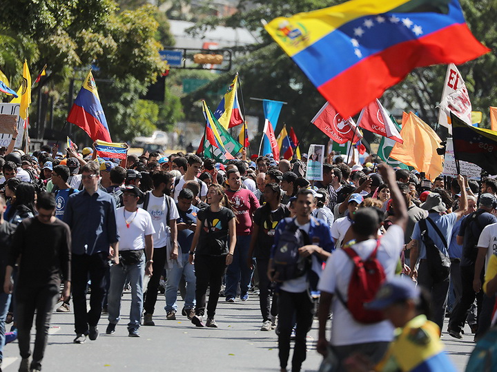 В Каракасе началась масштабная акция оппозиции - ФОТО