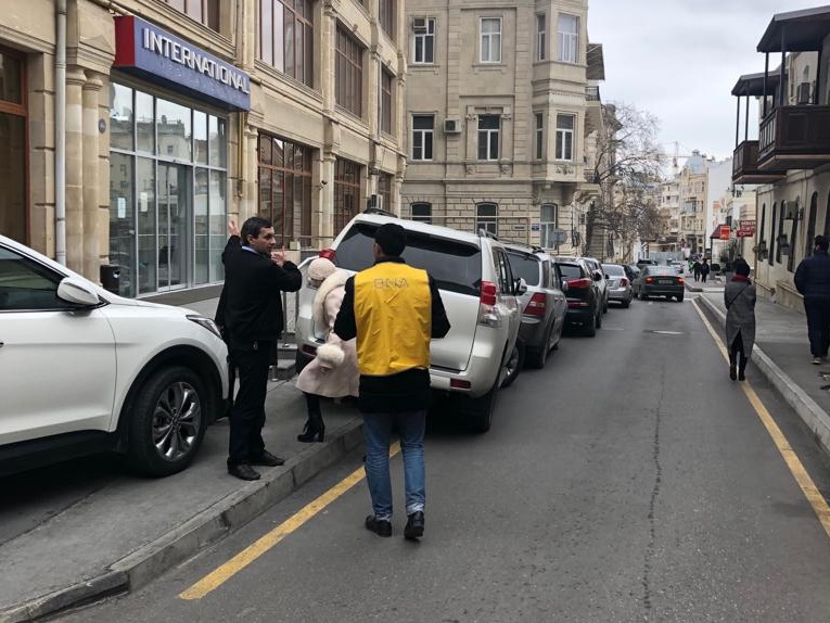 Неотложные меры: После публикации 1news.az сотрудники БТА начали штрафовать водителей в центре Баку – ФОТОФАКТ
