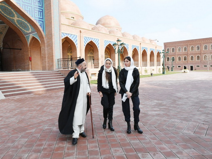 Первый вице-президент Мехрибан Алиева посетила в Гяндже религиозный комплекс «Имамзаде» - ФОТО