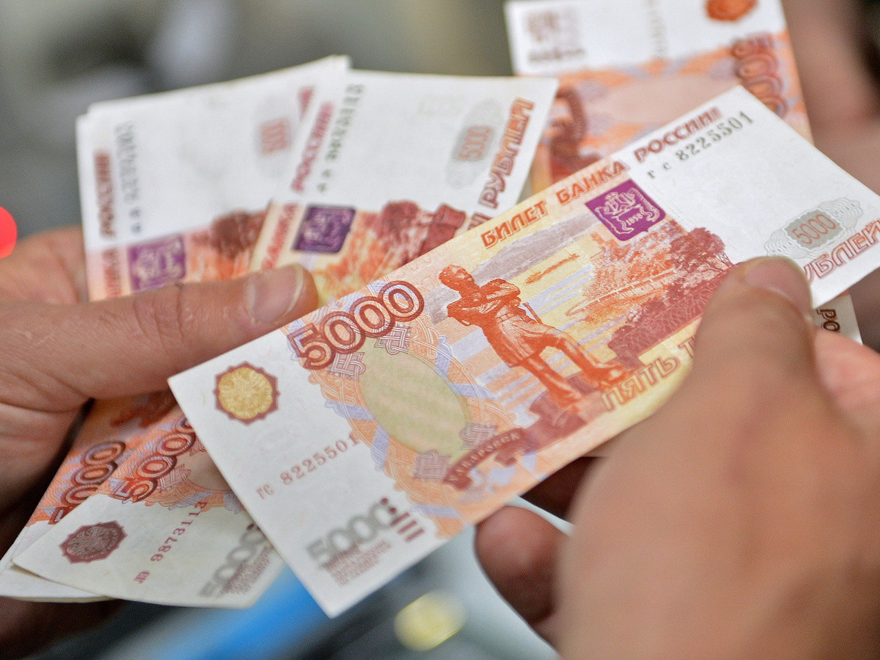 В США подготовили новый пакет санкций против России, рубль падает