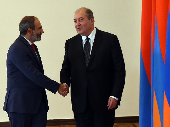 Активность президента Армении на международной арене вызывает подозрения - СМИ