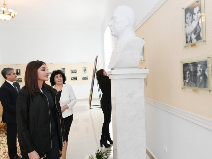 Первый вице-президент Азербайджана побывала в доме-музее Мир Джалала Пашаева в Гяндже - ФОТО