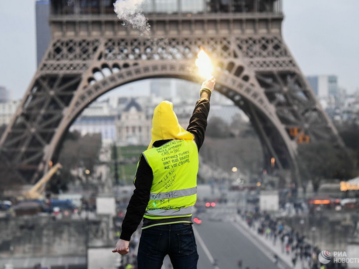 В Париже полиция применила слезоточивый газ против «жёлтых жилетов» - ФОТО - ВИДЕО - ОБНОВЛЕНО