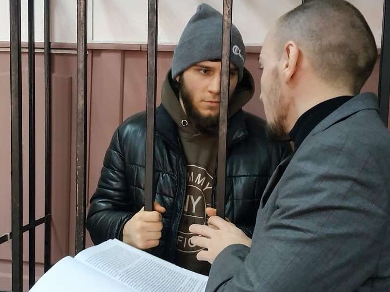 Блогера, задержанного за участие в массовой драке между чеченцами и азербайджанцами, подозревают в терроризме