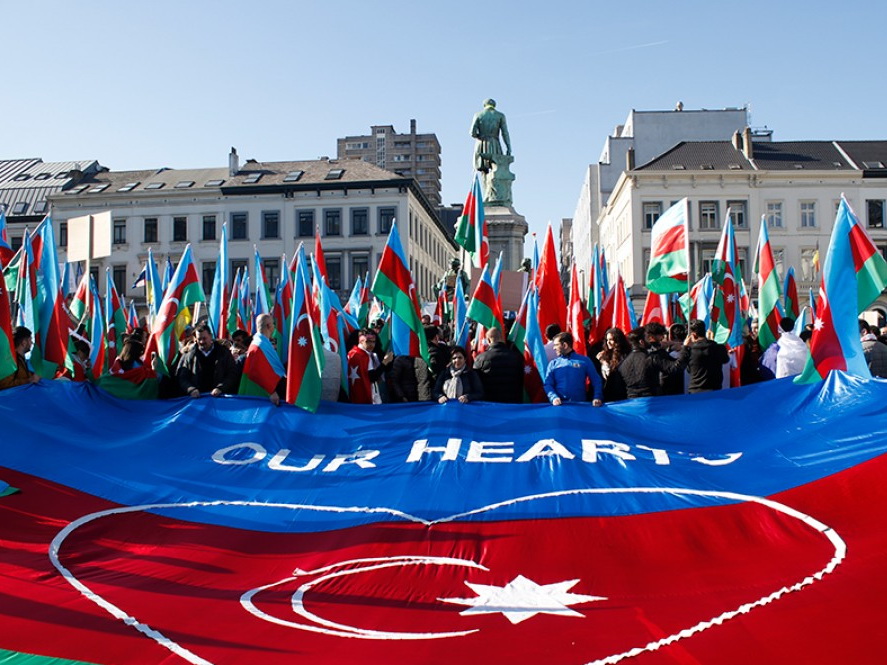Азербайджанцы Европы провели в Брюсселе многолюдный карабахский митинг - ФОТО