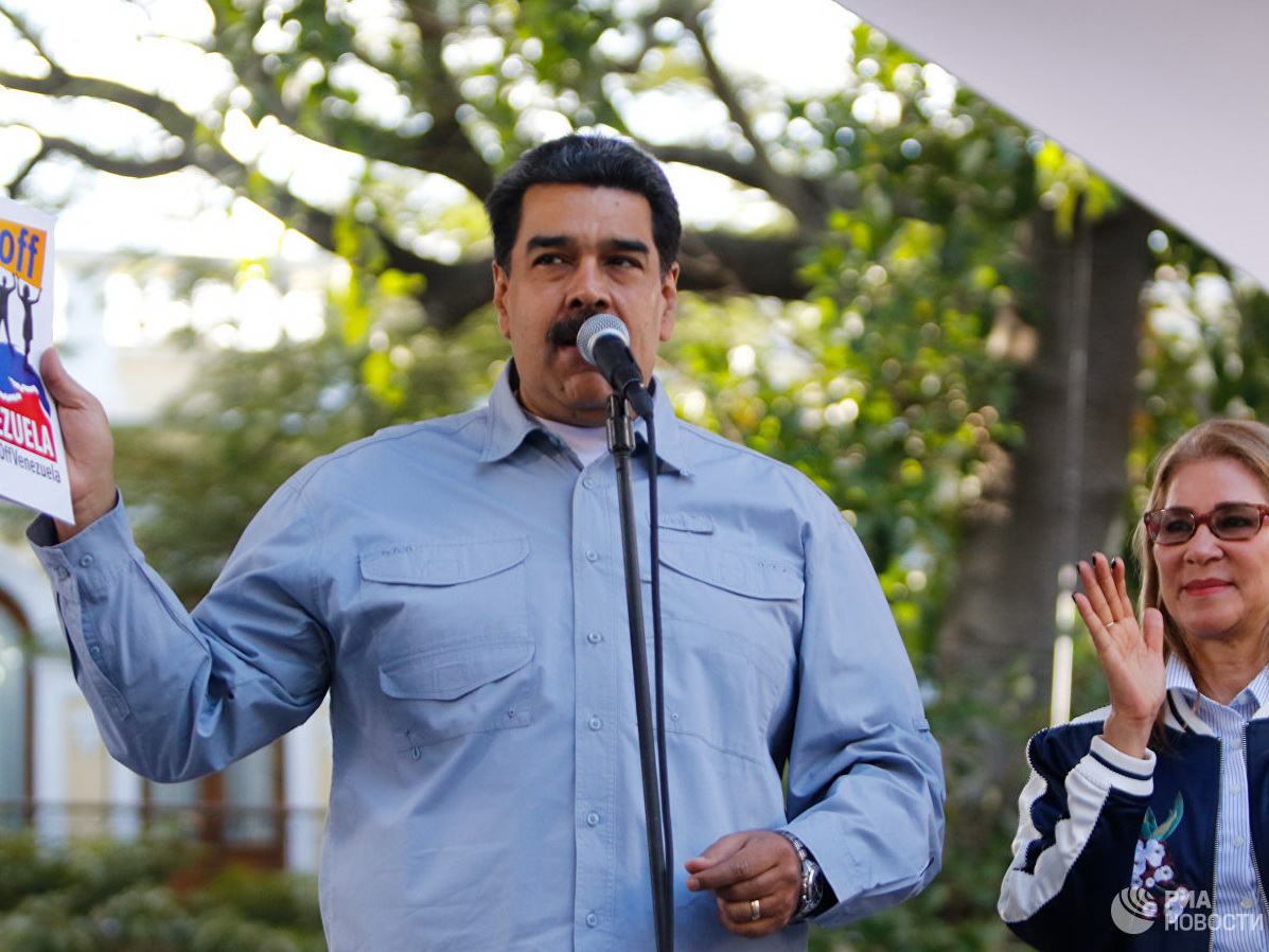Мадуро призвал народ и армию защищать страну, если с ним что-то случится