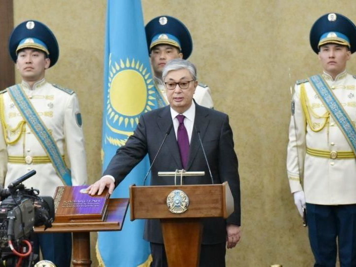 Qazaxıstanın yeni prezidenti vəzifəsinin icrasına başlayıb