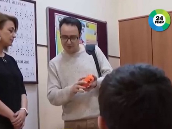 Азербайджанец создал гаджет для незрячих, чтобы помочь своему другу – ВИДЕО