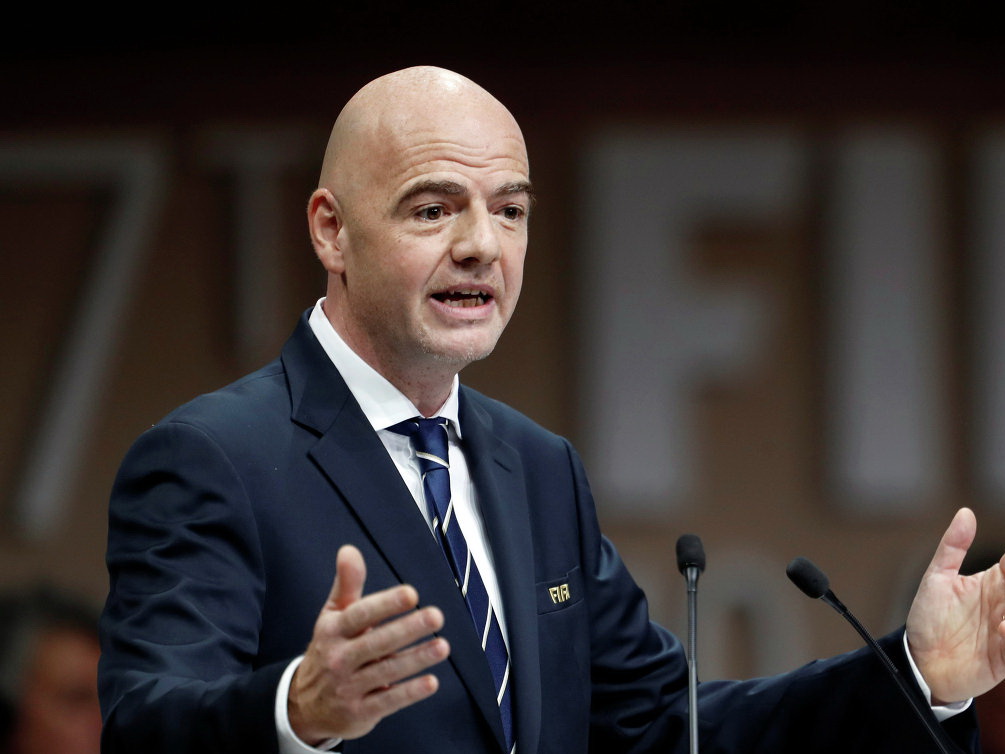 Глава ФИФА выступил за остановку матчей в случае расистских выходок