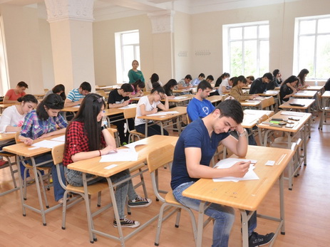 В Азербайджане проходят выпускные экзамены для XI-классников