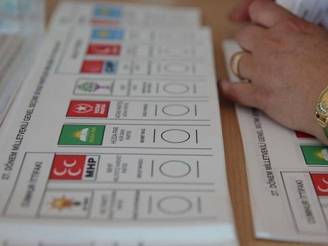 Правящая партия Турции требует повторных выборов в Стамбуле