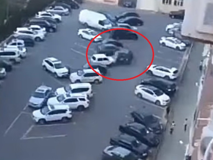 МВД: Водитель Land Cruiser, протаранивший автомобили соседей, задержан – ФОТО – ВИДЕО – ОБНОВЛЕНО