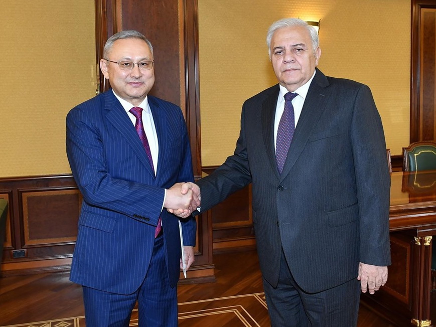 Посол Казахстана встретился с Огтаем Асадовым