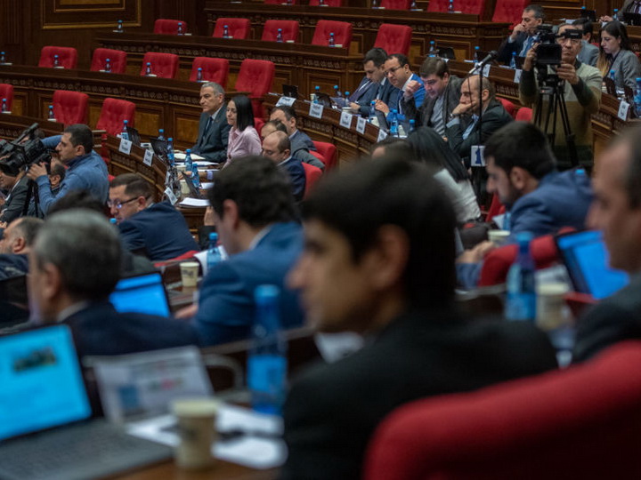 Парламенту Армении не хватило денег