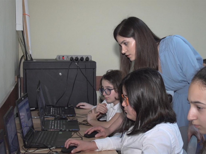 Азербайджанские школьники создают мультфильмы и игры: Урок «Информатика» теперь один из любимых в школах - ФОТО - ВИДЕО