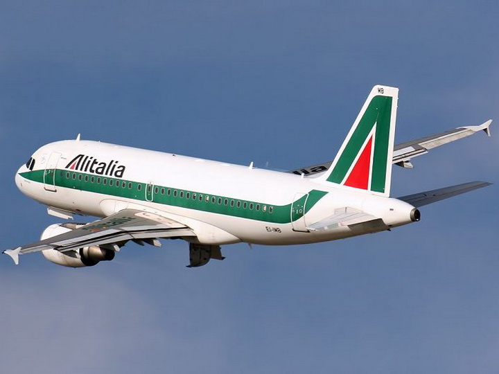 Более 300 рейсов Alitalia отменили из-за забастовки пилотов