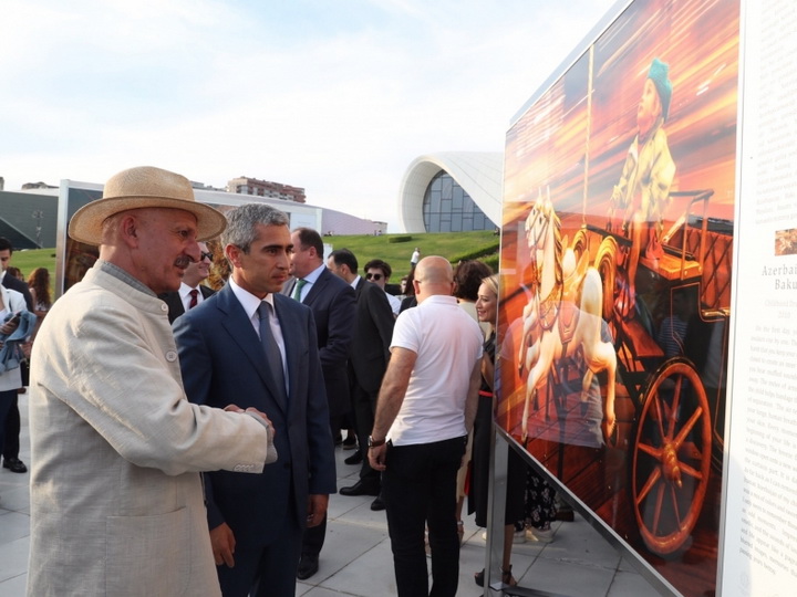 В парке Центра Гейдара Алиева открылась выставка Резы Дегати «Дух огня. Приглашение к визуальному путешествию» - ФОТО