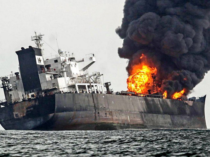 В Оманском заливе подорваны еще два нефтяных танкера – ФОТО