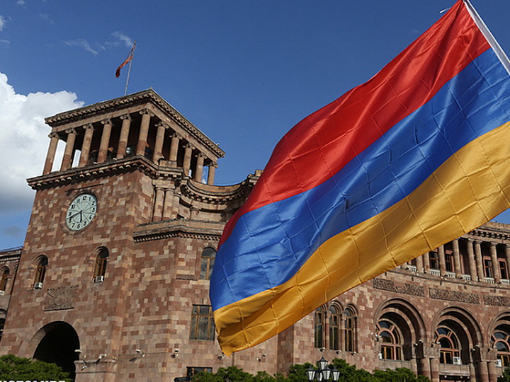 СМИ: Революция добралась до МИД Армении