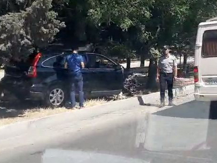 В Баку автомойщик погиб, совершив ДТП на автомобиле клиента - ФОТО