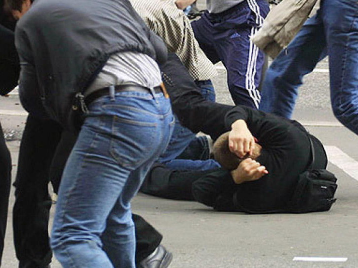 «Не трогайте наших женщин»: азербайджанцы по-ошибке устроили массовую драку с чеченцами - ВИДЕО