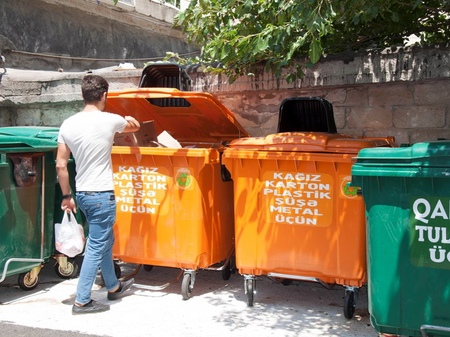 ИВ Баку: Жители столицы с энтузиазмом участвуют в проекте по сортировке мусора - ФОТО