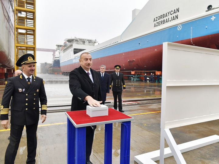 Ильхам Алиев принял участие в сдаче в эксплуатацию первого азербайджанского танкера - ФОТО