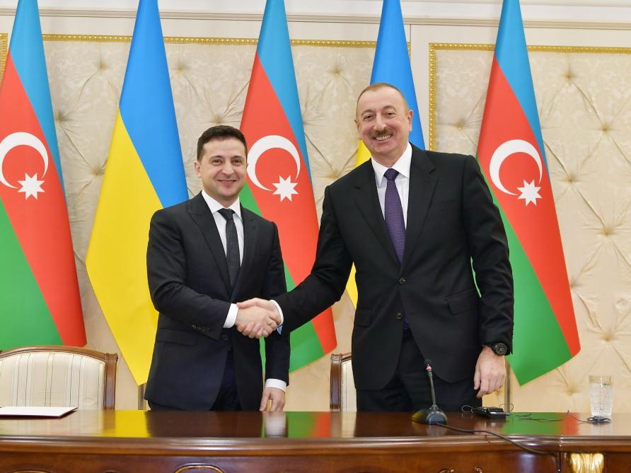 Президент Азербайджана поздравил Владимира Зеленского