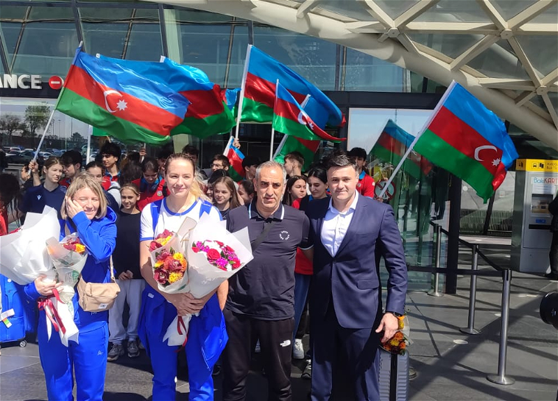 Азербайджанские баскетболистки, завоевавшие лицензию в Париж-2024, вернулись в Баку - ФОТО