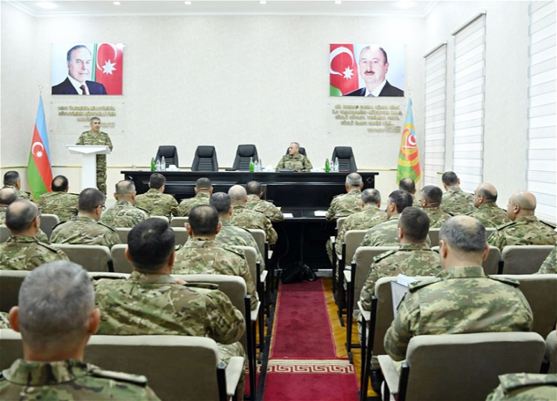 Министр обороны встретился с руководящим составом Сухопутных войск - ФОТО