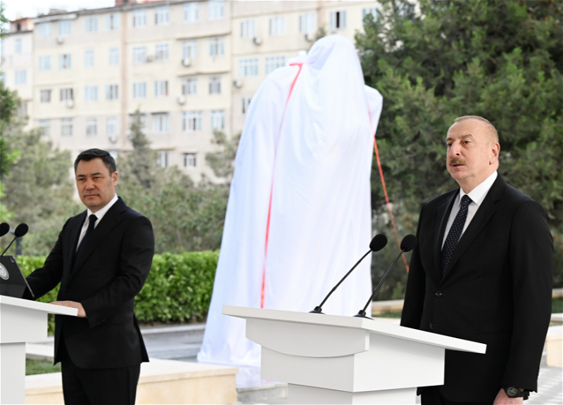 Ильхам Алиев и Садыр Жапаров приняли участие в церемонии открытия памятника Чингизу Айтматову в Баку - ФОТО