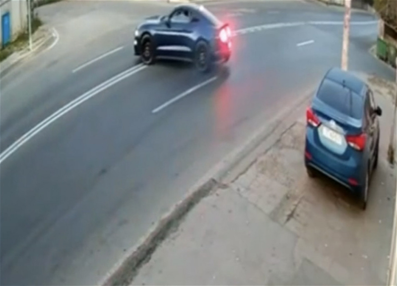 Bakıda “Ford Mustang”la avtoxuliqanlıq edən sürücü həbs olunub - VİDEO
