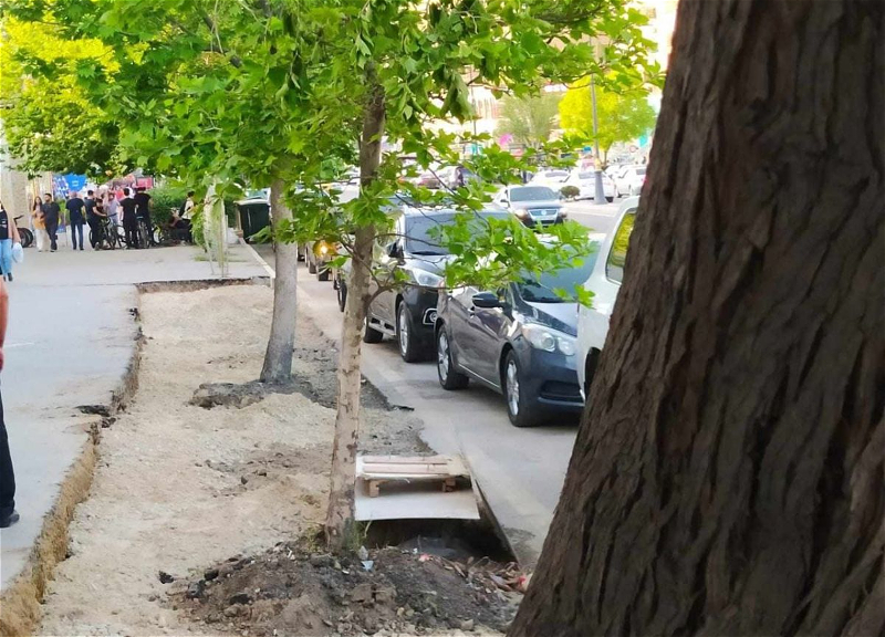 Тротуар в Ясамале, который пытались превратить в парковку, вернули пешеходам - ФОТО – ВИДЕО