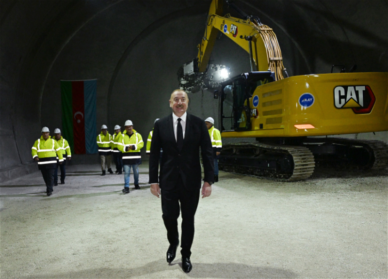Президент Ильхам Алиев ознакомился с работами, проводимыми на автомобильной дороге Ахмедбейли-Физули-Шуша, принял участие в открытии первого тоннеля - ФОТО