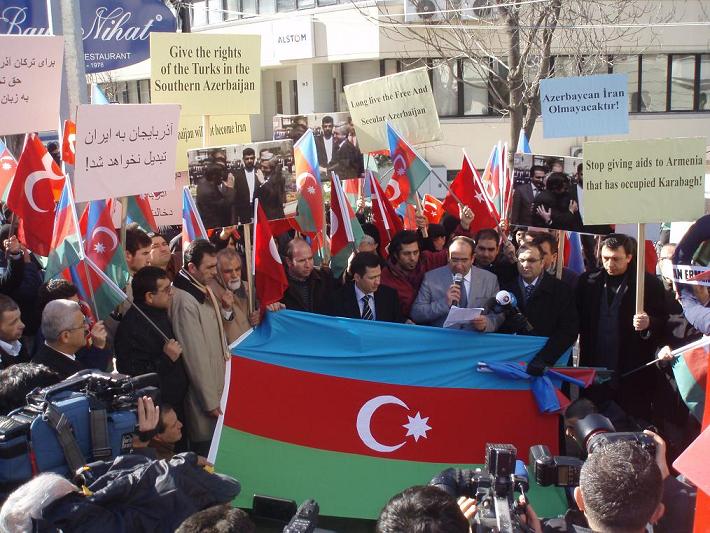 В Анкаре идут протесты против Ирана - ФОТО