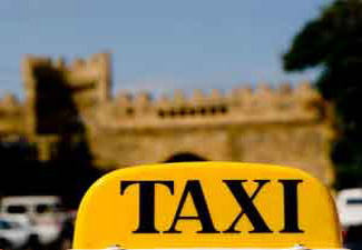 В Баку группа водителей такси проводит акцию протеста