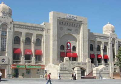 В здании железнодорожного вокзала Баку открывается ресторан фаст-фуда - ФОТО