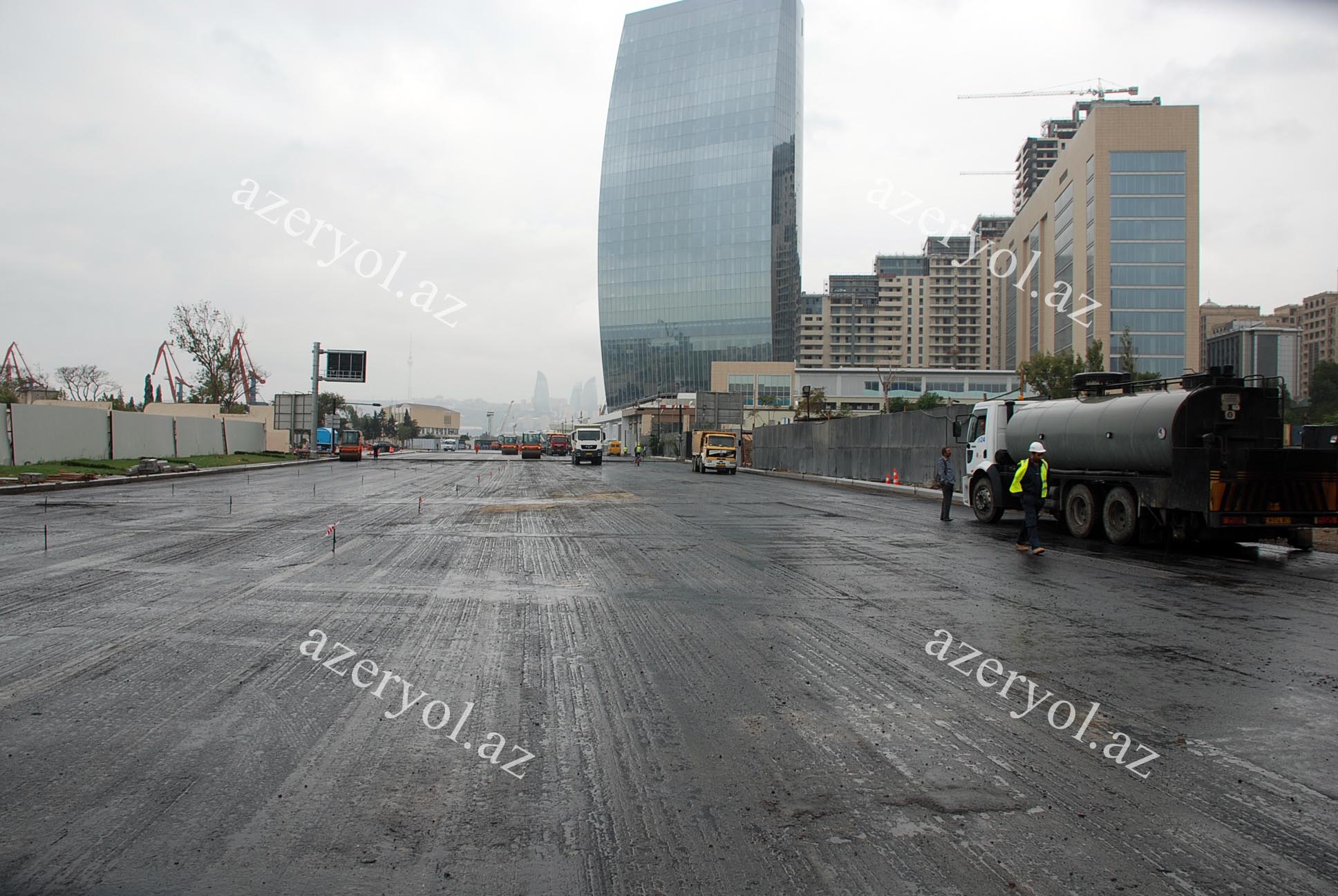 В ближайшие дни будет завершен ремонт дороги на проспекте Нефтчиляр - ФОТО