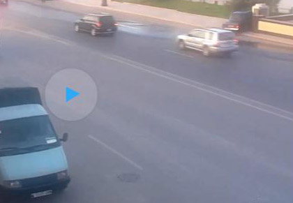 В центре Баку автохулиган врезался в пешеходный переход - ВИДЕО