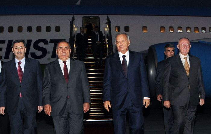 В Азербайджан прибыл президент Узбекистана - ФОТО