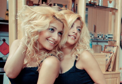 Сестры-близнецы Сафаровы презентовали дебютный клип – ВИДЕО