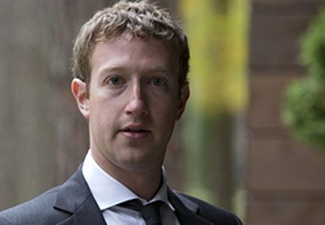 Основатель Facebook уходит в политику