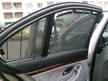 С 1 мая в Азербайджане разрешается использование шторок в автомобилях