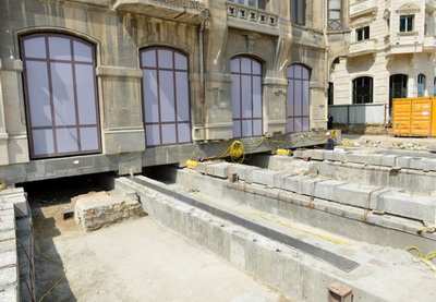 Перенос исторического здания в Баку. Как это было? – ВИДЕО