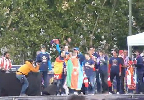 Арда Туран празднует победу в Кубке Испании с азербайджанским флагом – ВИДЕО