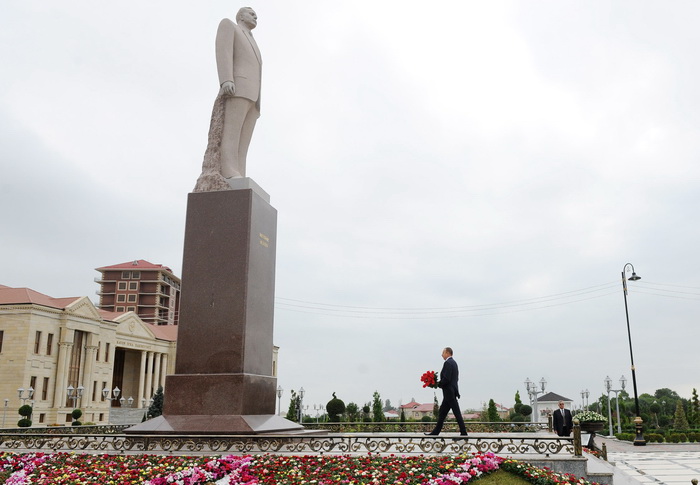 Президент Ильхам Алиев прибыл в Губинский район - ФОТО